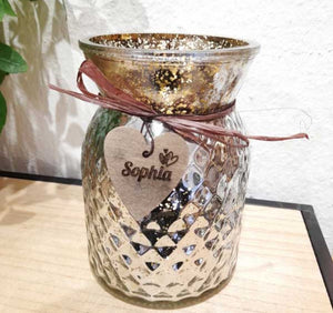 silbernes Vintage Windlicht aus Glas mit Bastschleife und Herz