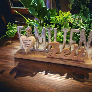 Schriftzug Familienzeit 43cm mit graviertem Holz Herz