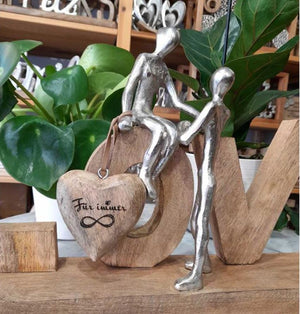 Großer Deko Schriftzug Love mit Metall Skulpturen 50cm
