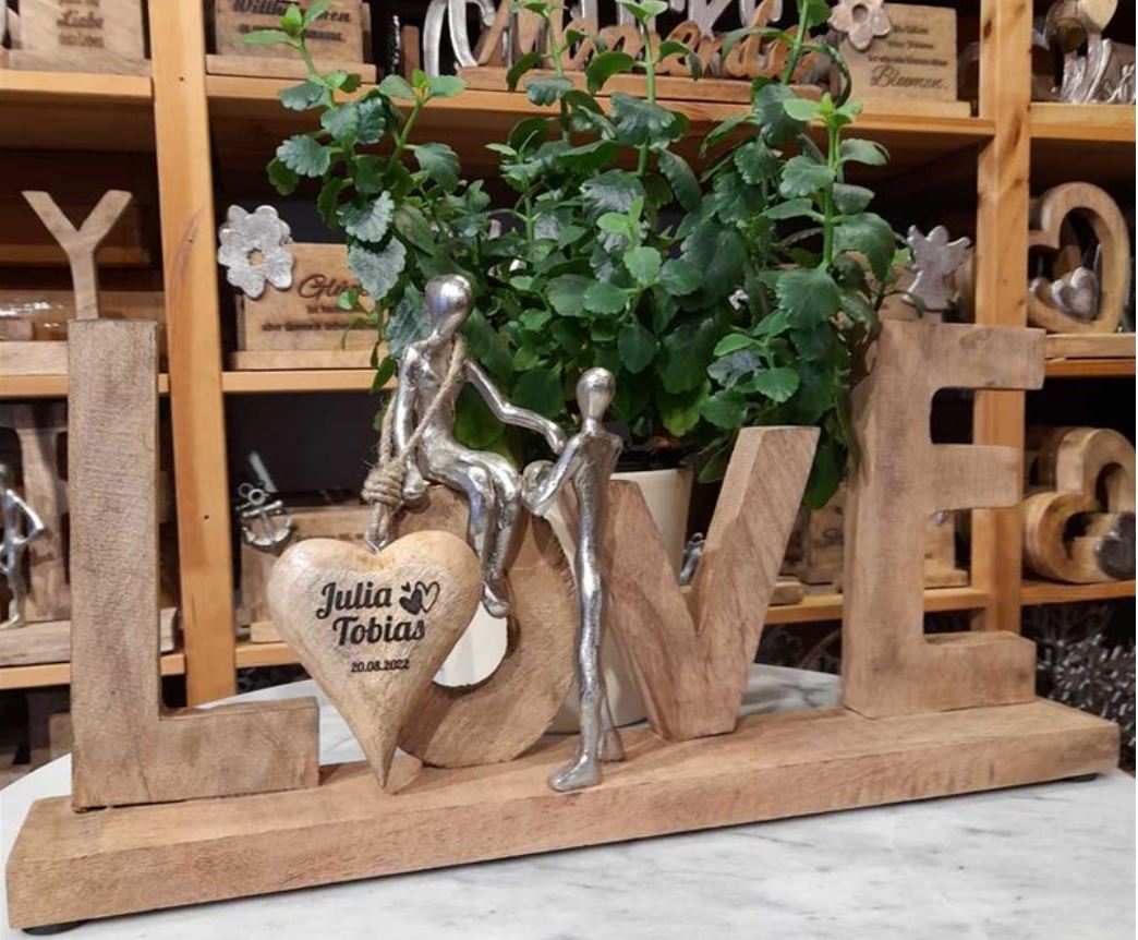 Großer Deko Schriftzug Love mit Metall Skulpturen 50cm