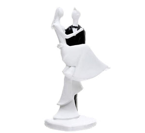 Figur Bräutigam trägt Braut schwarz weiß 14cm