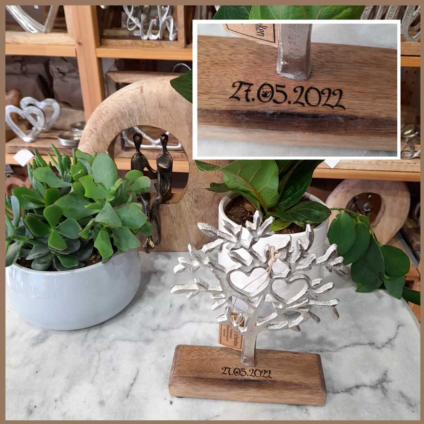 Baum mit Herzen 15x20x5 cm Aufsteller mit Gravur 