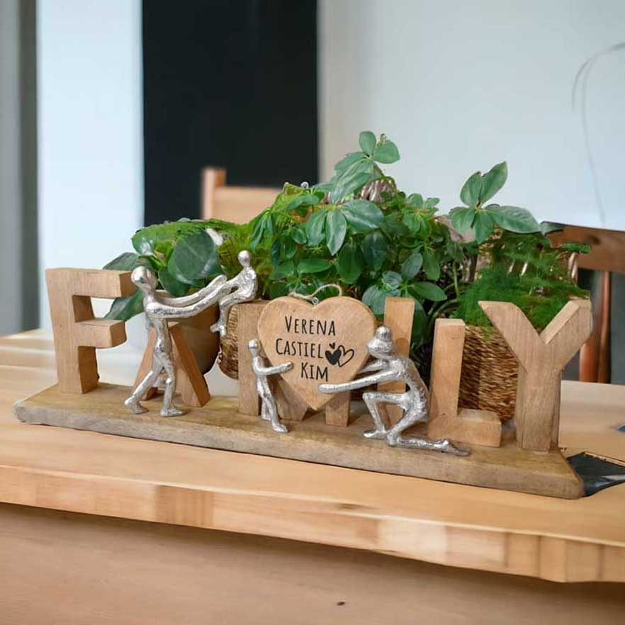 Deko mit Schriftzug "Family" 55x21 cm mit personalisiertem Holzherz