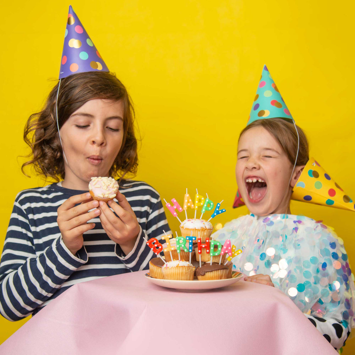 Geburtstagskerzen Happy Birthday für Kuchen bunt gemischt mit weißen P