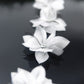Blumen in weiß mit silberner Perle Hochzeits- Autoschmuck 8er