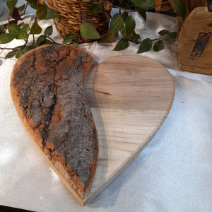 Naturherz | kleines Herz liegend aus Holz mit Rinde 15 cm