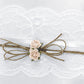 Ringkissen mit Spitze und hellrosa Rosen