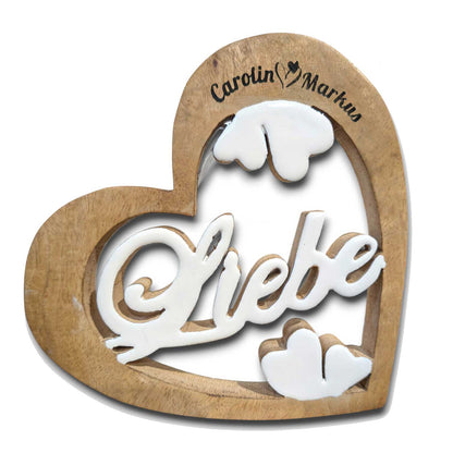 Personalisiertes liegendes Holzherz mit Schriftzug Liebe und Herzchen