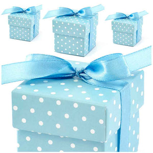 Geschenkboxen mit Punkten und Satinband hellblau