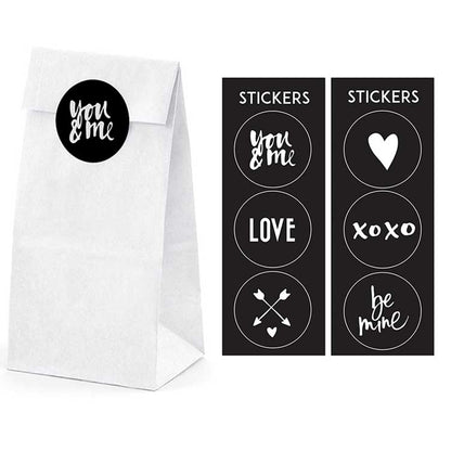 Geschenktüten weiß mit schwarzen Stickern