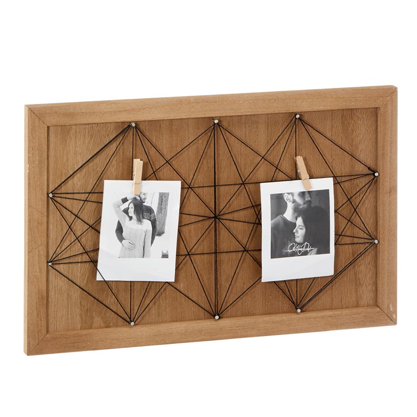 Fotowand aus Schnüren für Collagen