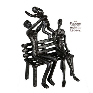 Design Skulptur "Familie auf Bank" 16cm aus Eisen brüniert