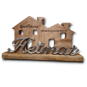 Geschenk für Einzug in  neues Haus
Pesonalisierter Deko Aufsteller Holzhaus mit Schriftzug Heimat