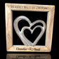 Wanddeko Metallherzen 20x20cm im gravierten Holzrahmen