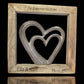 Wanddeko Metallherzen 20x20cm im gravierten Holzrahmen
