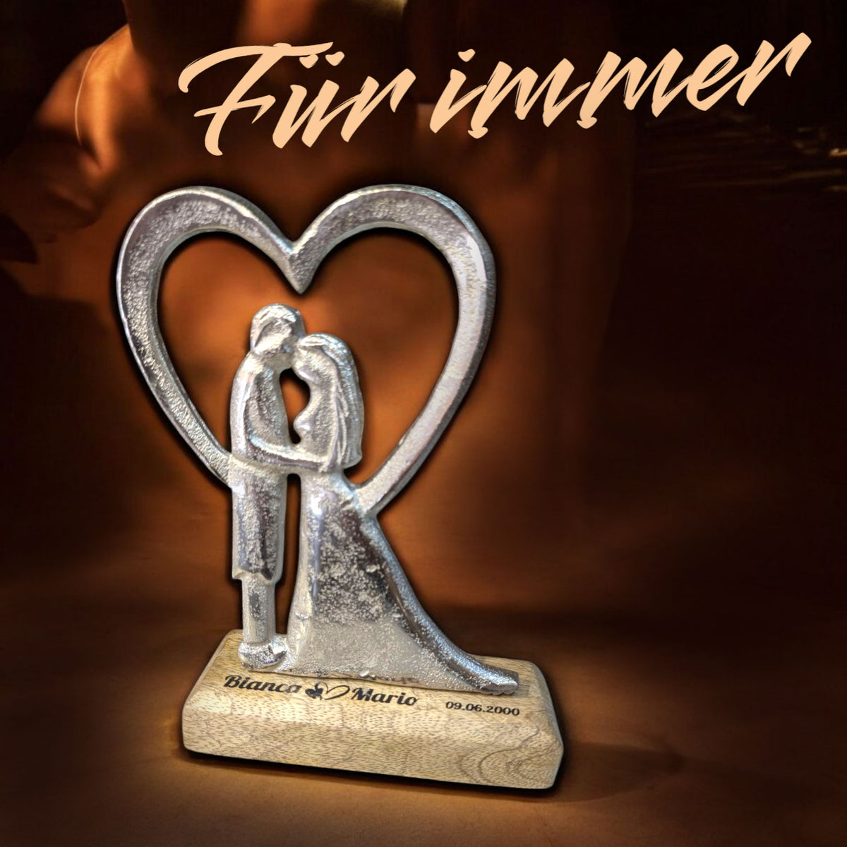 Hochzeitspaar Deko mit großem Herz aus silbernem Metall zum Hinstellen