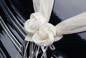 Organzagirlande mit Satinrosen für die Motorhaube crème 2er-Set