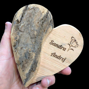 personalisiertes Holzherz mit Rinde 15cm - mit Gravur zur Hochzeit