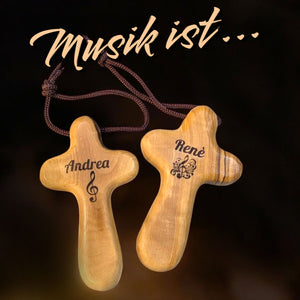 personalisiertes Olivenholzkreuz aus Bethlehem  9 cm  Handschmeichler mit Rand