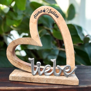 personalisiertes Konturherz auf Holzfuß mit Schriftzug "Liebe" 25cm