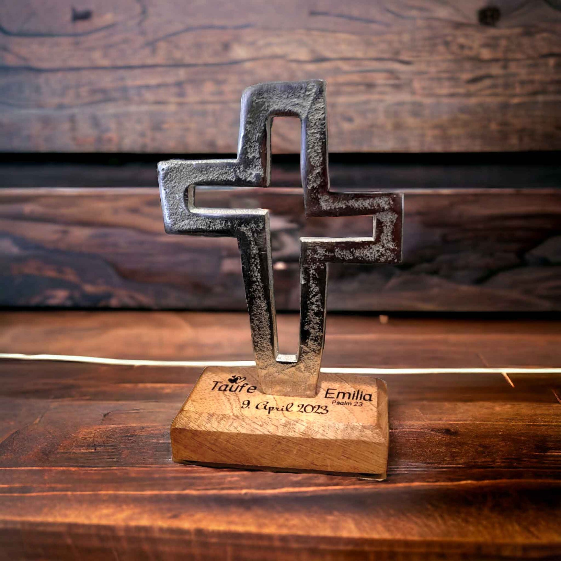personalisiertes Kreuz 10x17x5 cm mit Wunschgravur