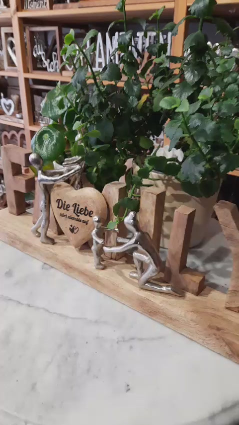 Schriftzug Family aus Holz mit silbernen Skulpturen 55cm
