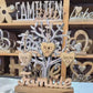 Baum mit Schriftzug "Familie" 23cm mit 3 gravierten Holzherzen