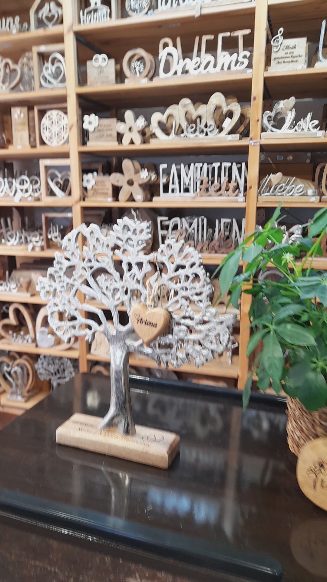 Lebensbaum mit Gravur  Metall mit Holzsockel