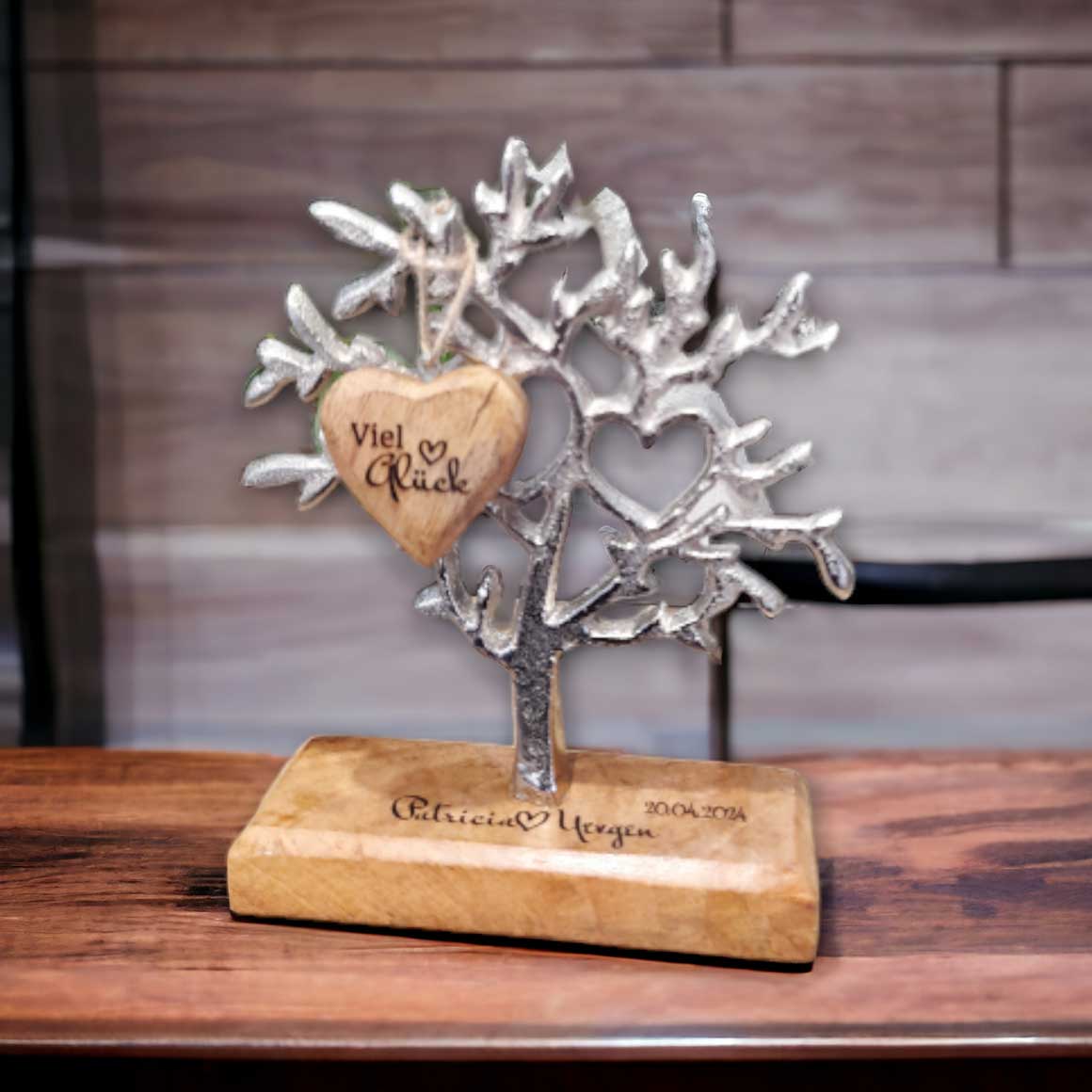Baum mit Herzen 15x20x5 cm Aufsteller mit Gravur 