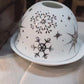 Windlicht mit Schneeflocken in silber und weiß aus Porzellan Kugelform Motiv Schneeflocke